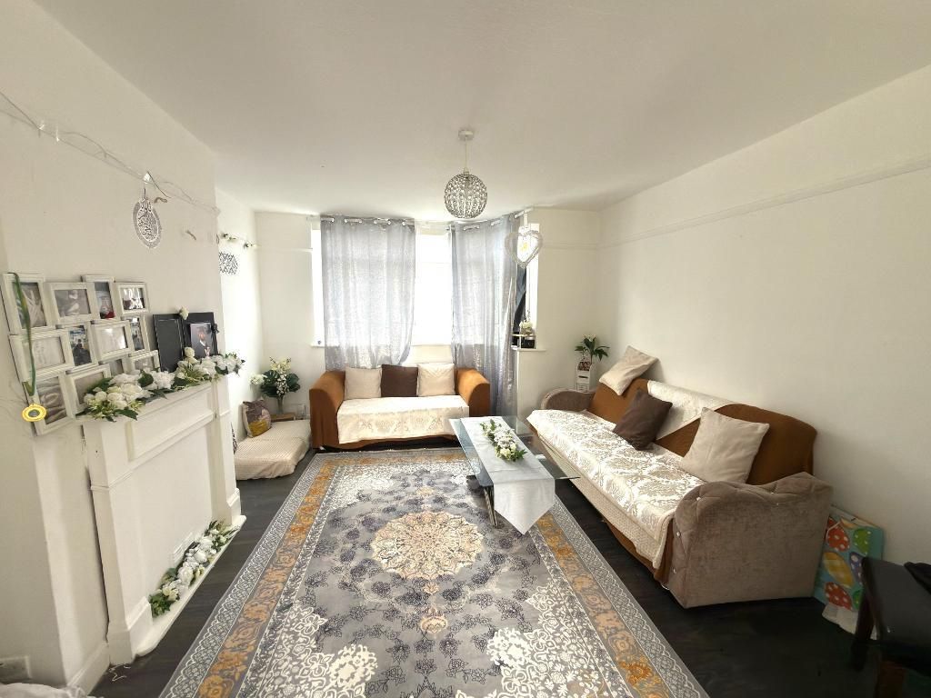 Property photo 3 of 9 Photo 3