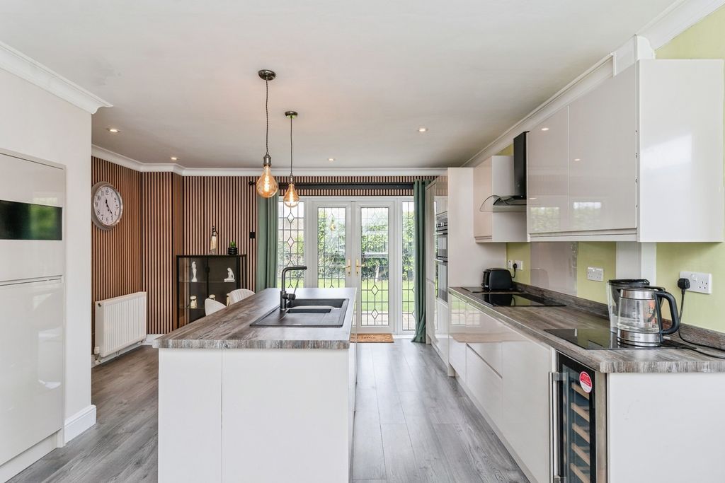 Property photo 2 of 30 Pbox-Img.Jpg