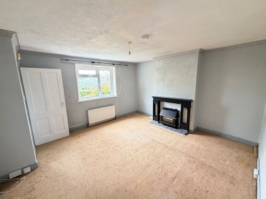 Property photo 2 of 8 5