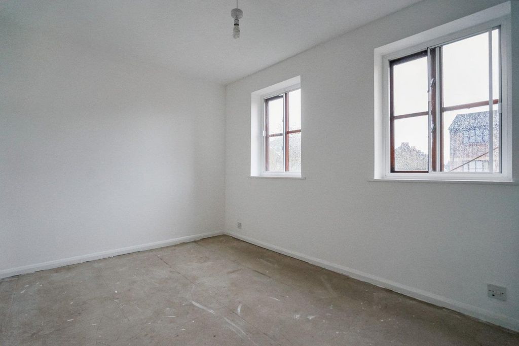 Property photo 2 of 6 Room.Jpeg