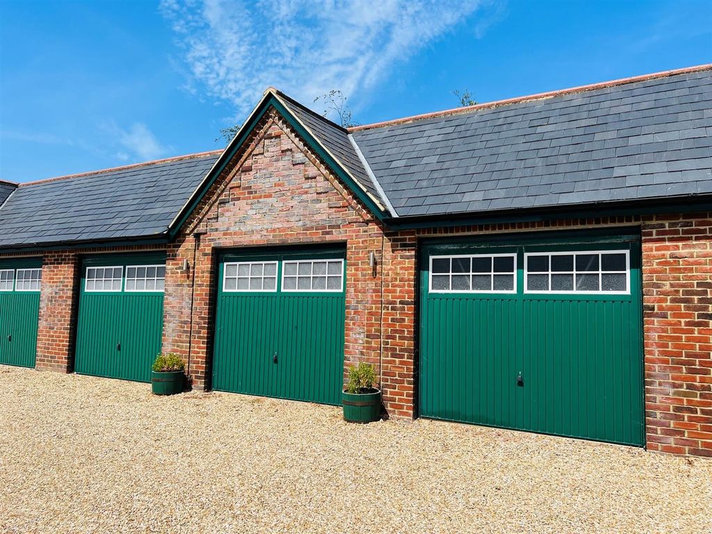 Property photo 1 of 8 Garage 3.Jpg