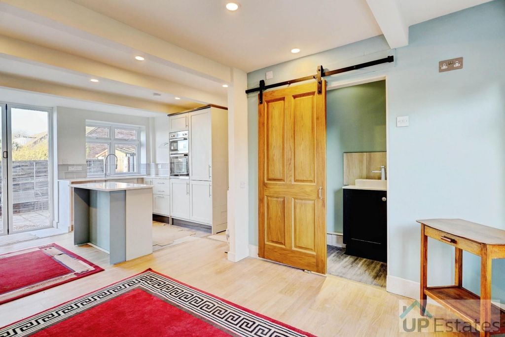 Property photo 3 of 37