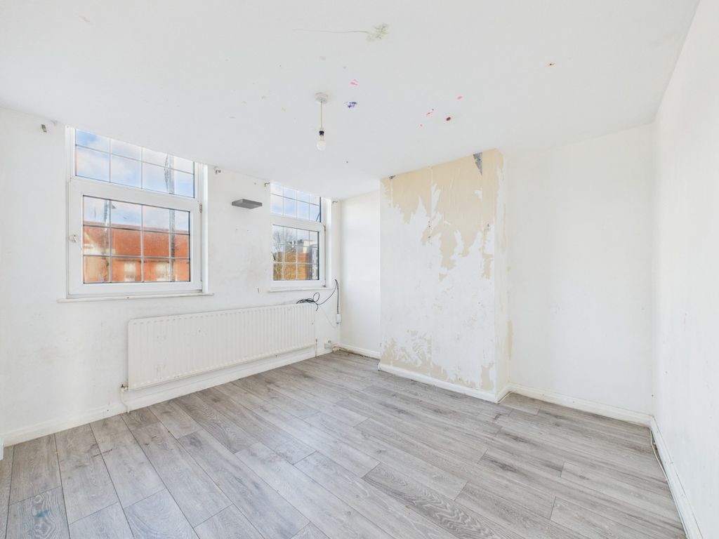 Property photo 3 of 6 4747713