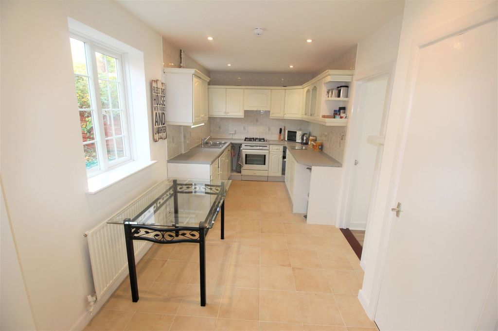 Property photo 3 of 11 Kitchen/Diner