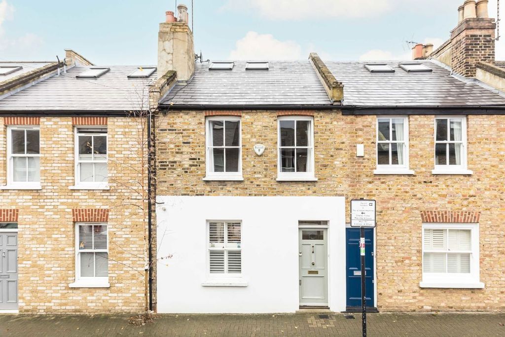 Property photo 1 of 8