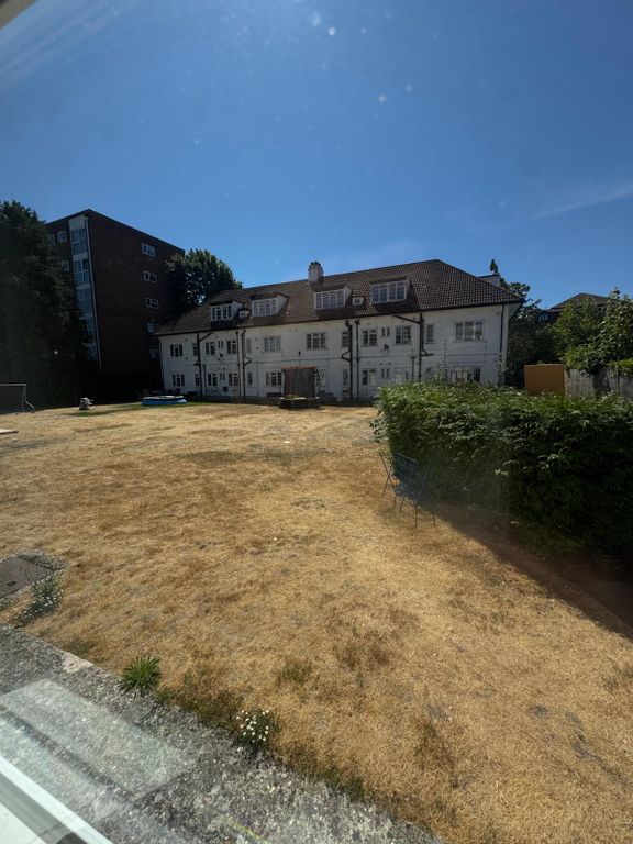 Property photo 1 of 10 2 Bed Flat To Rent Princess Road, Poole Bh12