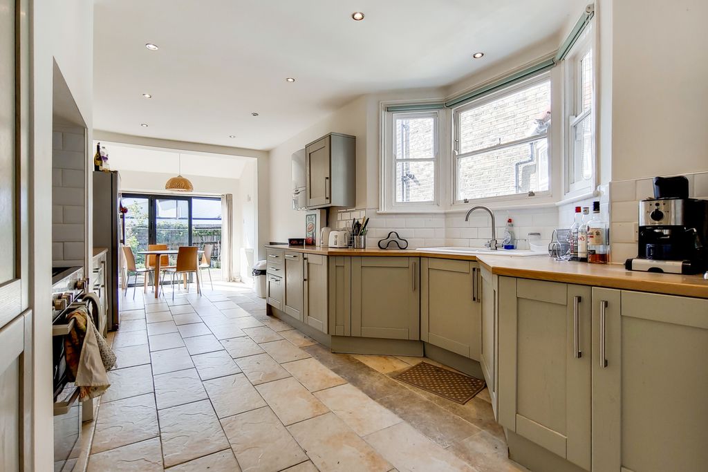 Property photo 3 of 6 6_Kitchen-1