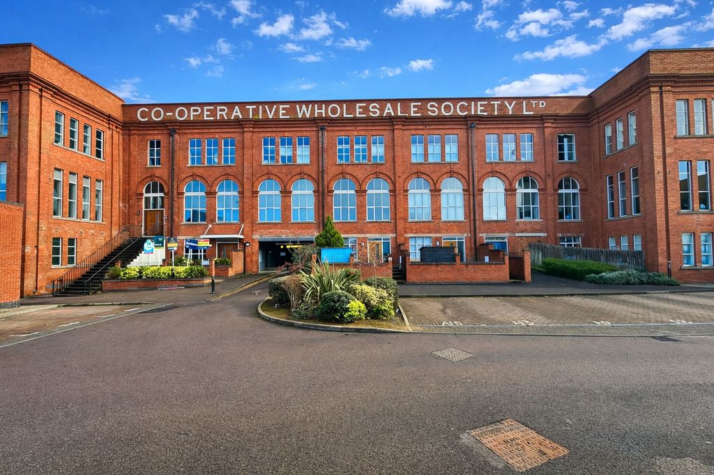 Property photo 1 of 8