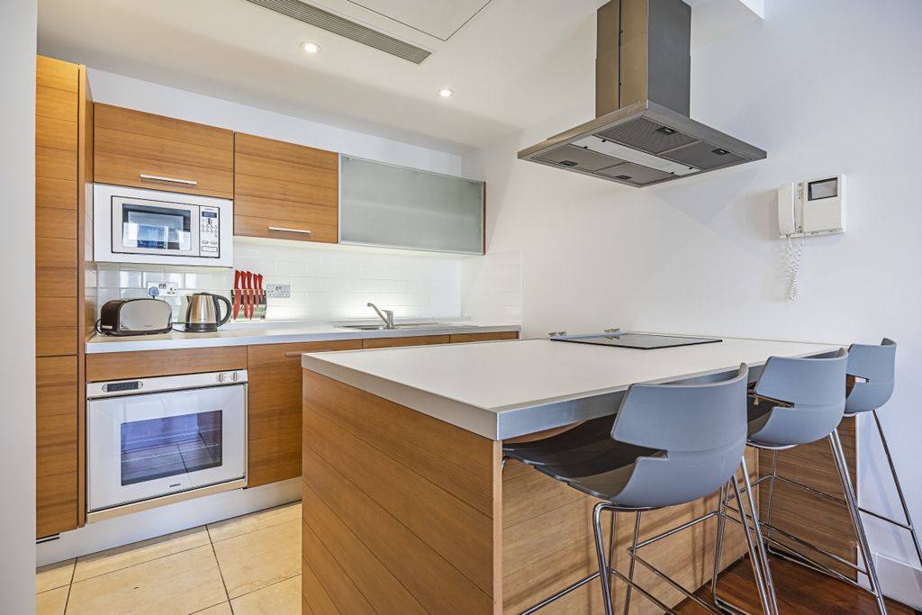 Property photo 3 of 11 Kitchen