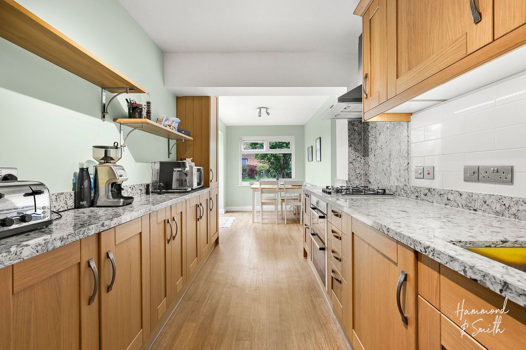 Property photo 2 of 21