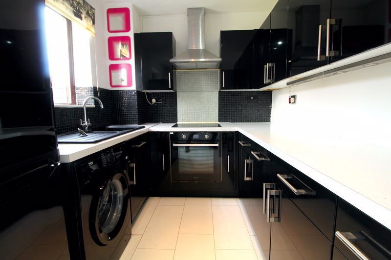 Property photo 2 of 10 Kitchen/Diner