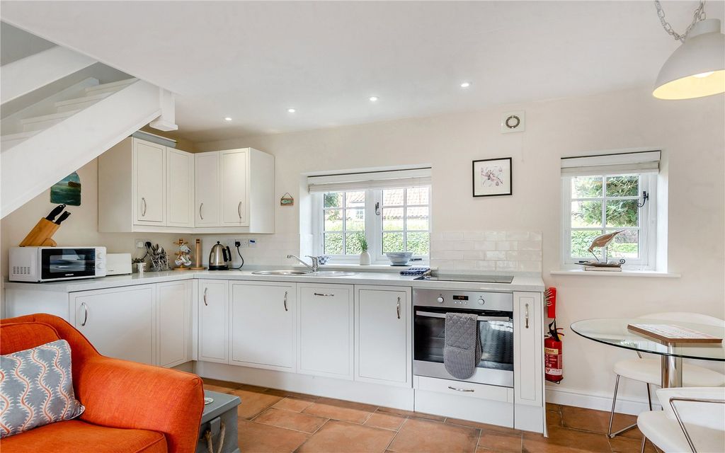 Property photo 3 of 12 Kitchen