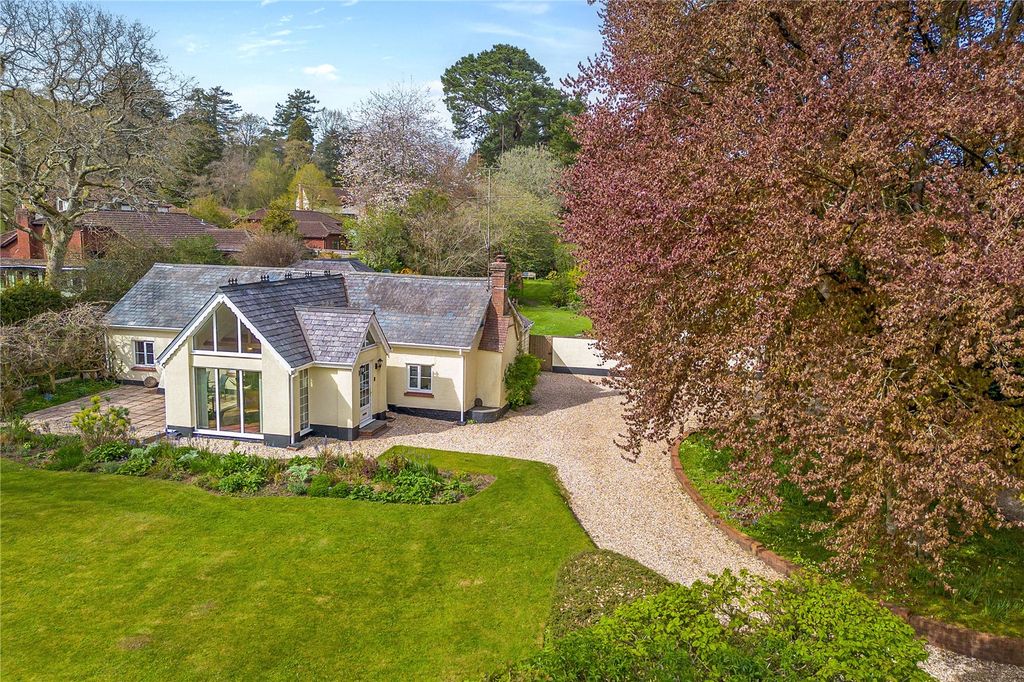 Property photo 1 of 19 Wisteria Lodge