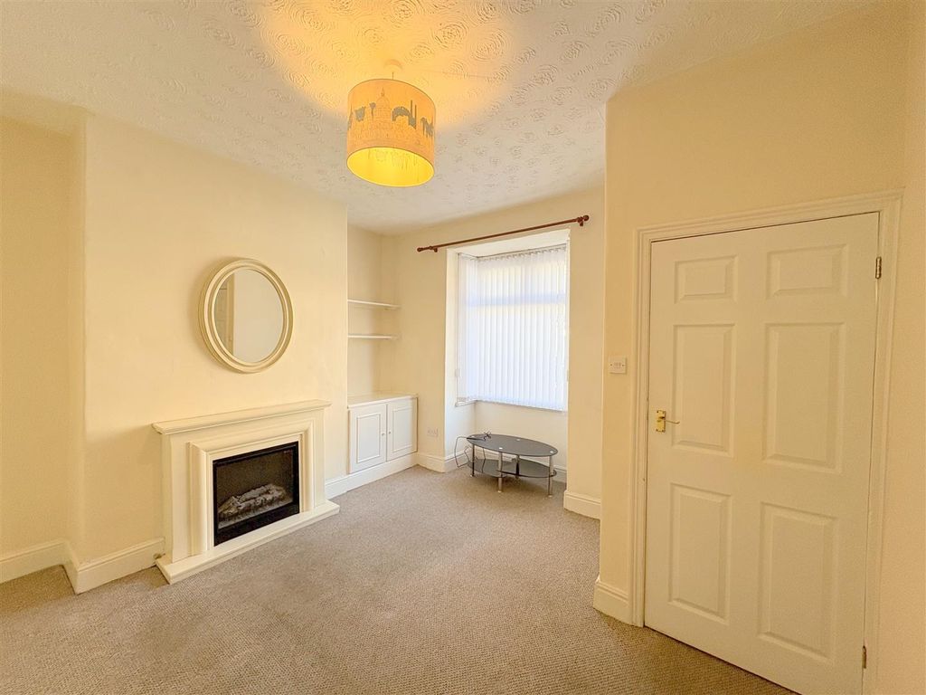 Property photo 2 of 10 Lounge