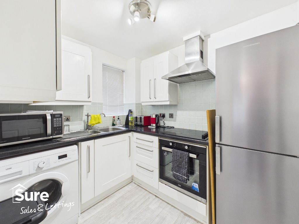 Property photo 3 of 14 4902906