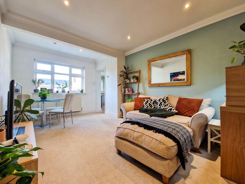 Property photo 1 of 10 Living Room