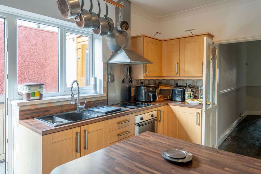 Property photo 2 of 35