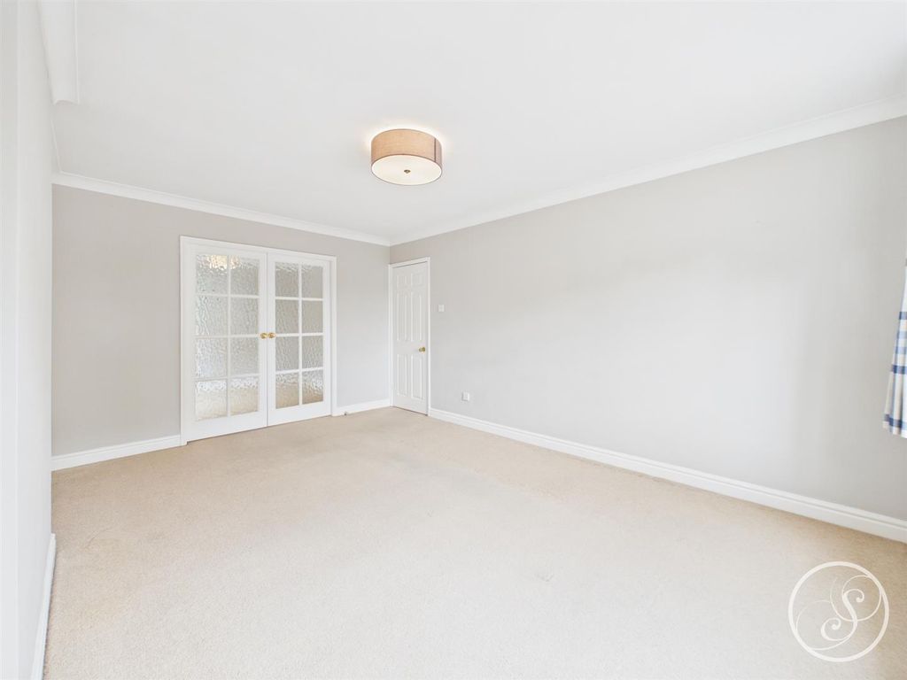 Property photo 3 of 17 Living Room