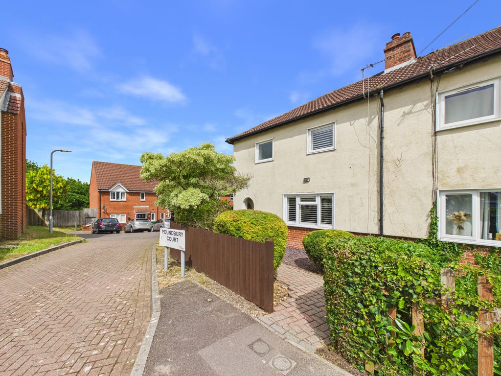 Property photo 1 of 12 A Beautifully Presented 3 Bed Semi-Detached House For Sale In Sarisbury Green