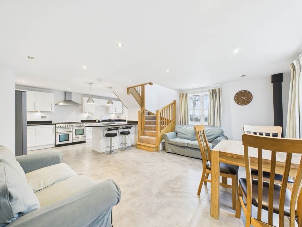 Property photo 3 of 10 Cam03062G0-Pr0134-Still006-Thumbnail-H750-70