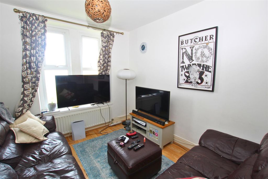 Property photo 1 of 7 Lounge