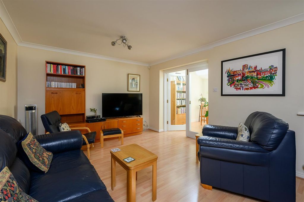 Property photo 2 of 25 Living Room