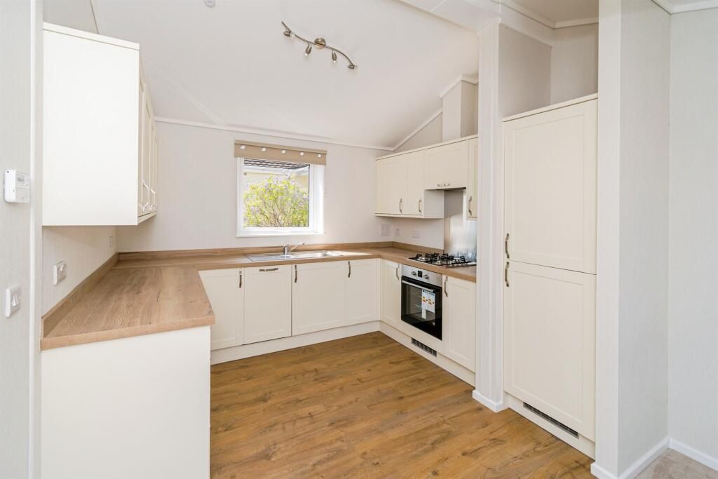 Property photo 2 of 17 Image
