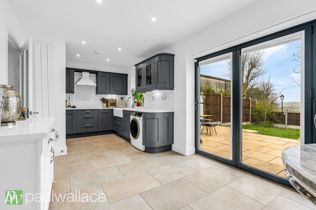 Property photo 2 of 26 Kitchen / Diner