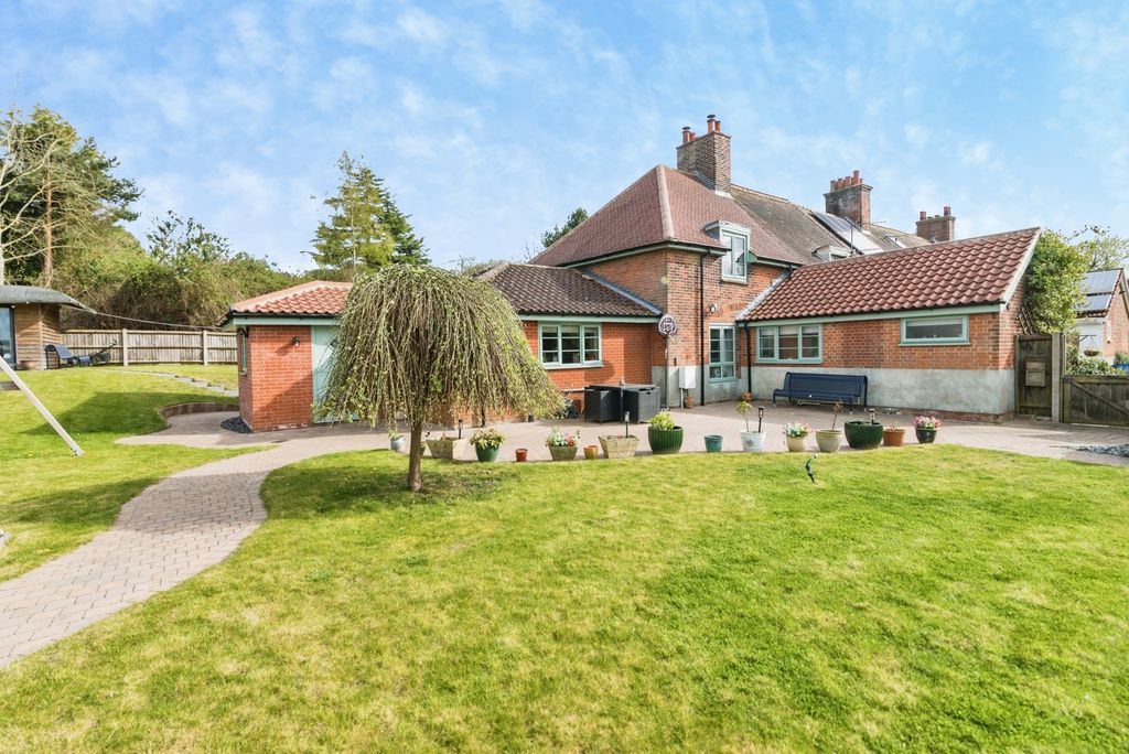 Property photo 1 of 20 Front