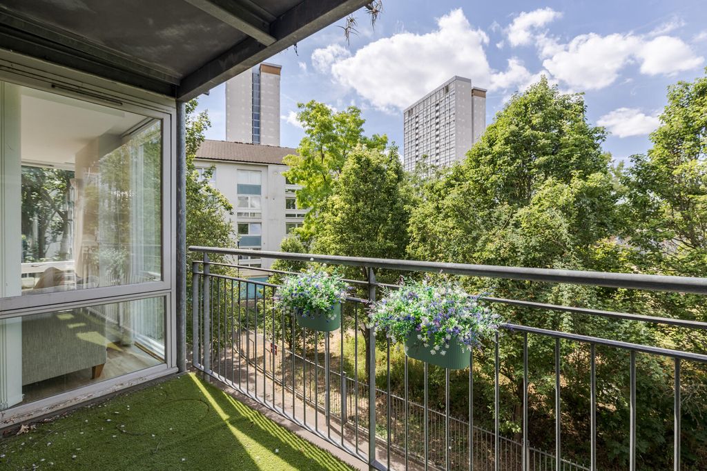 Property photo 3 of 23 Balcony