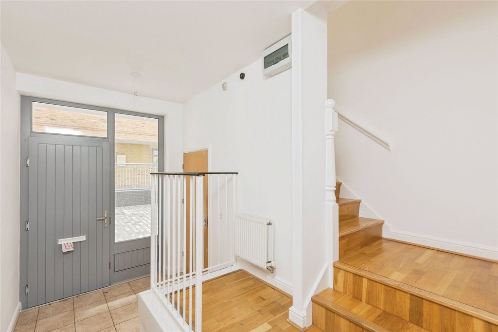 Property photo 2 of 28 Picture No. 13