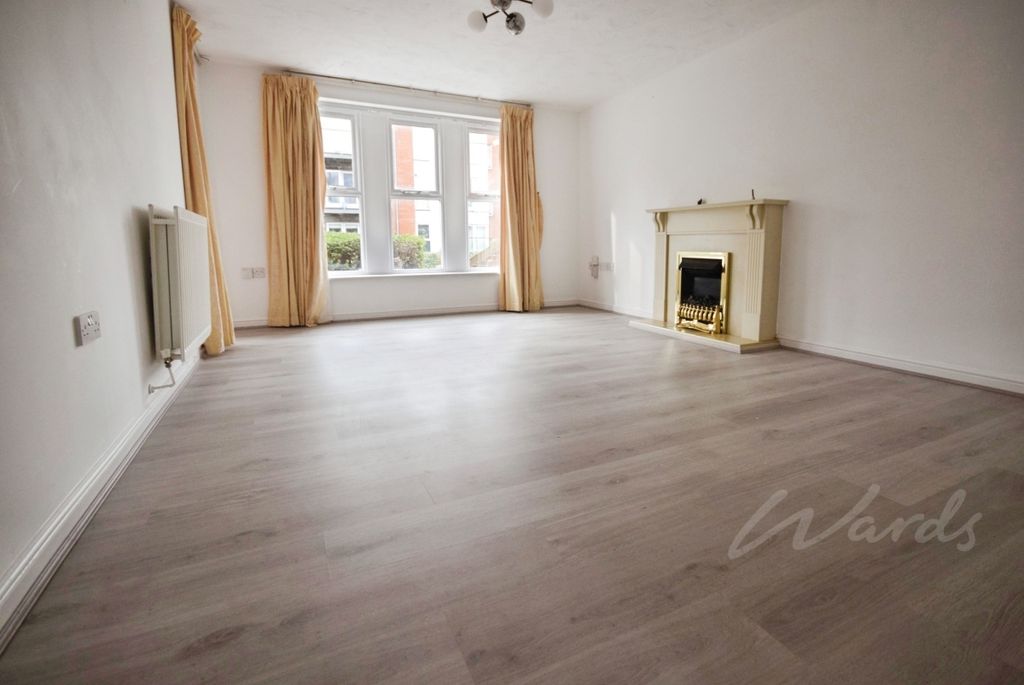 Property photo 3 of 6 Goldcrest Lounge