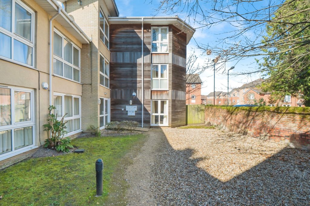 Property photo 2 of 17 Image