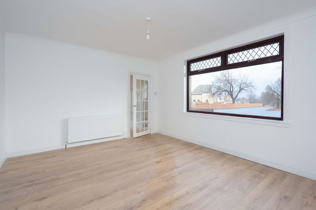 Property photo 2 of 25