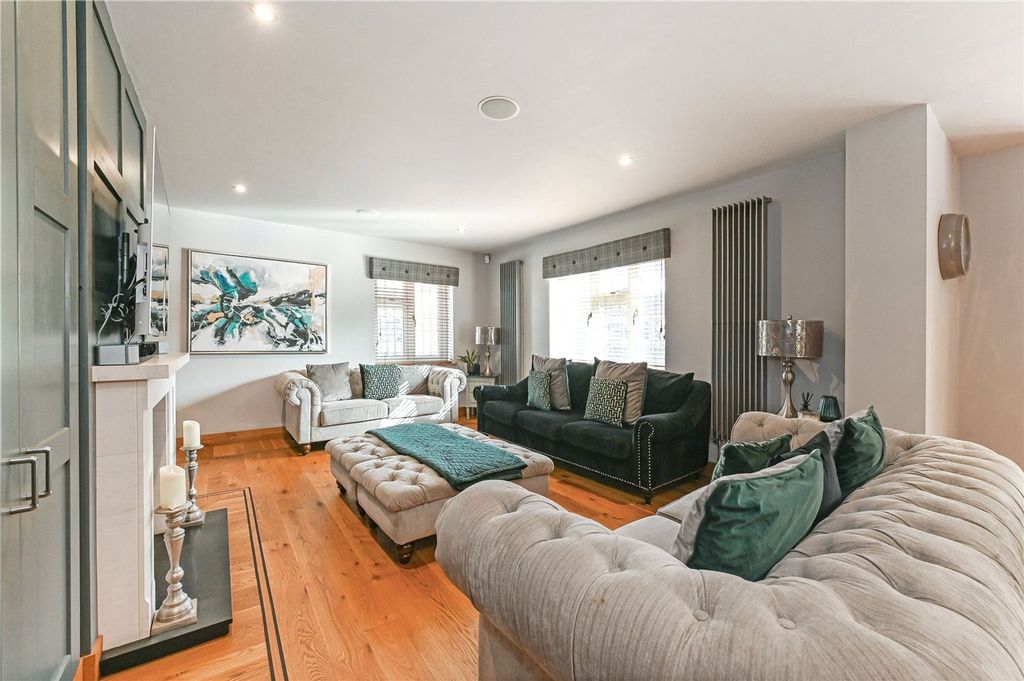 Property photo 3 of 11 Sitting Room