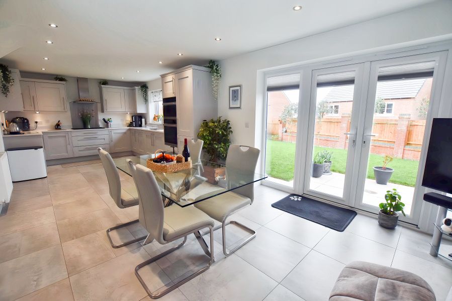 Property photo 2 of 31 Dining Kitchen 1