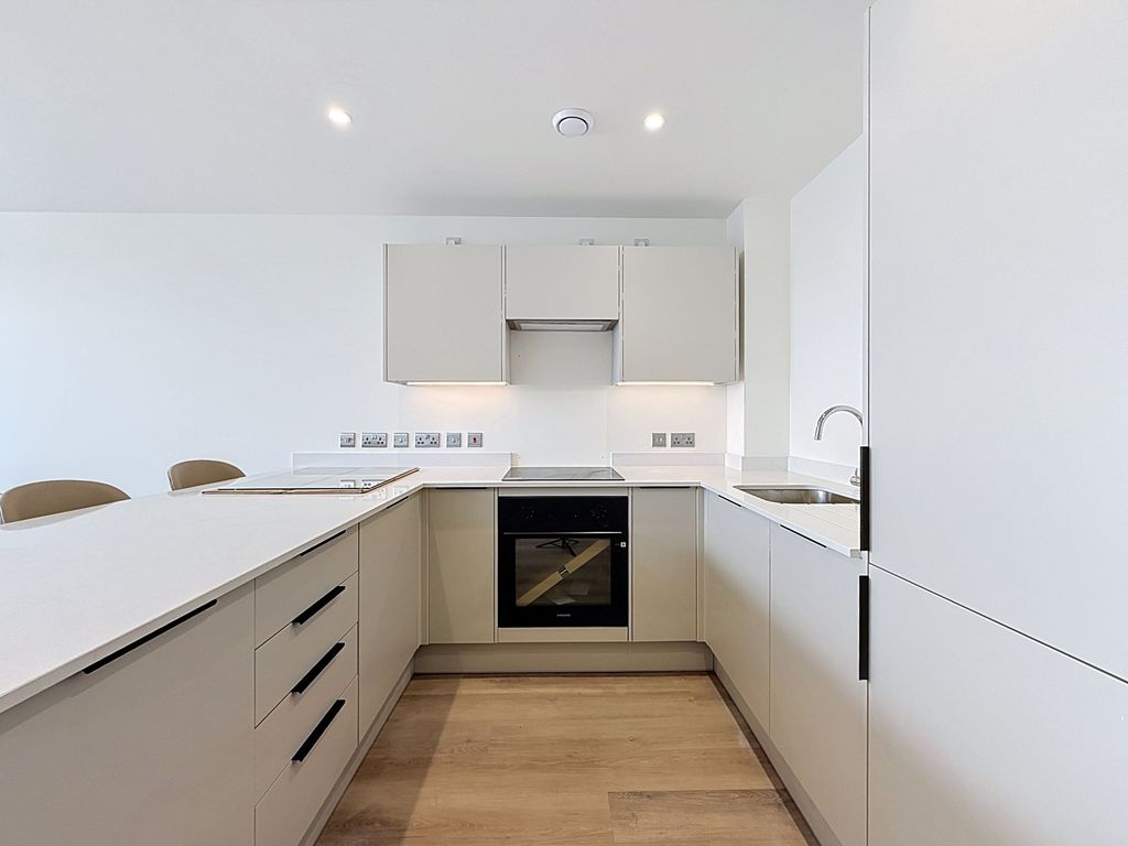 Property photo 3 of 11 Kitchen