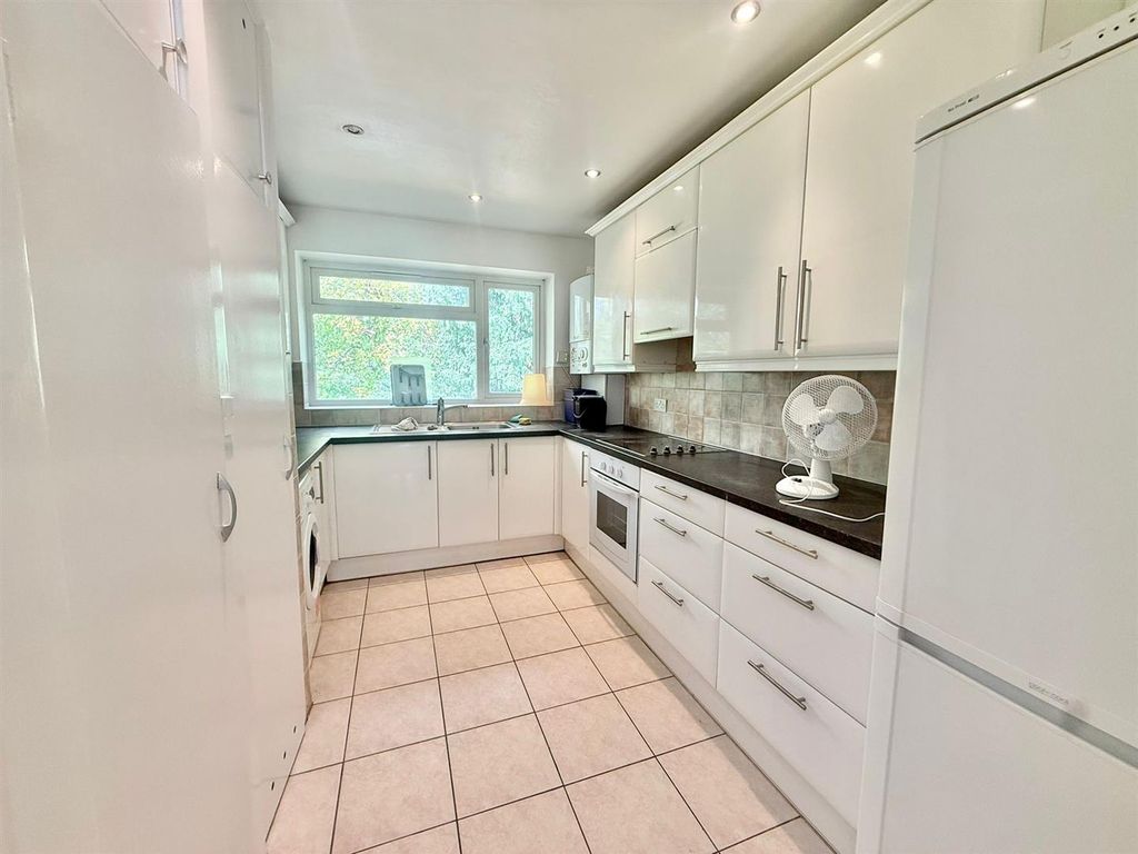 Property photo 3 of 7 Davidson Frost-Wellings, Dfw White House Drive, Ki