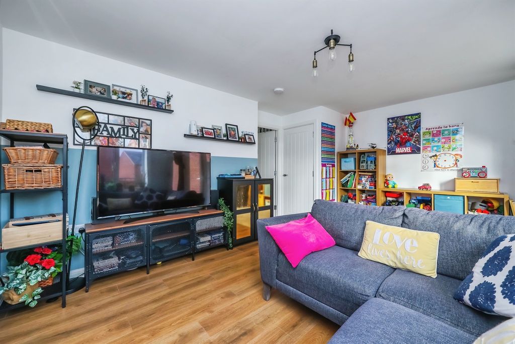 Property photo 3 of 17