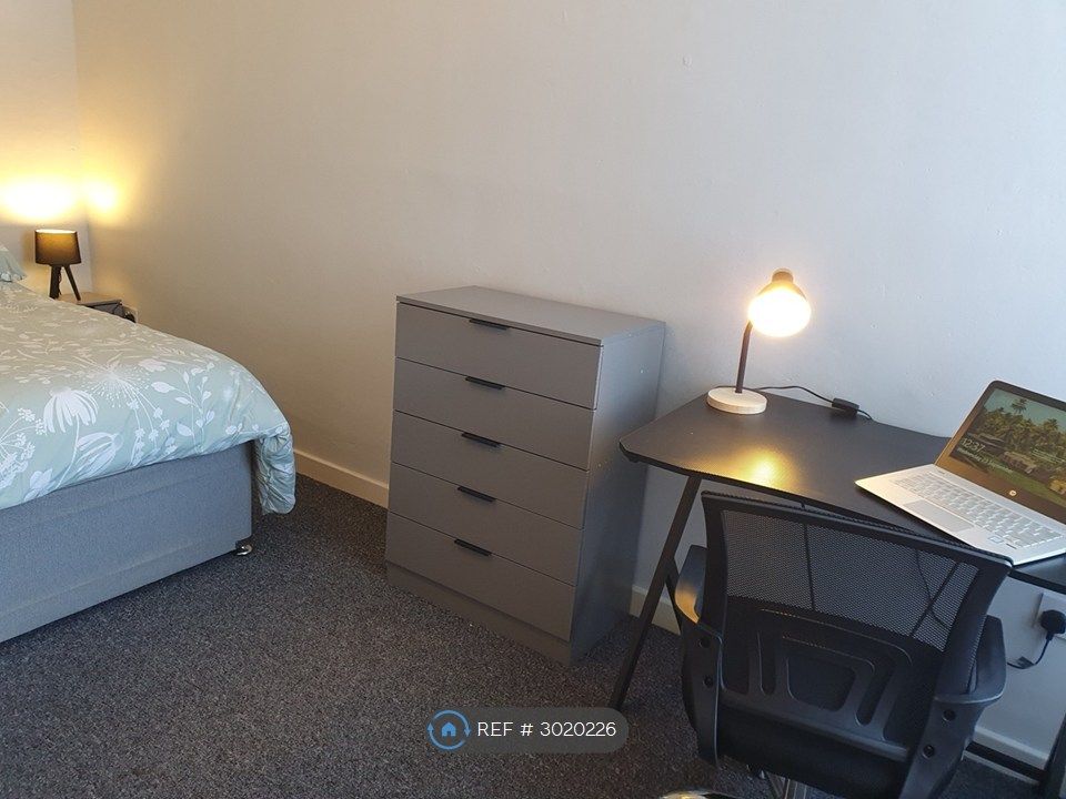 Property photo 3 of 12 Bedroom 3
