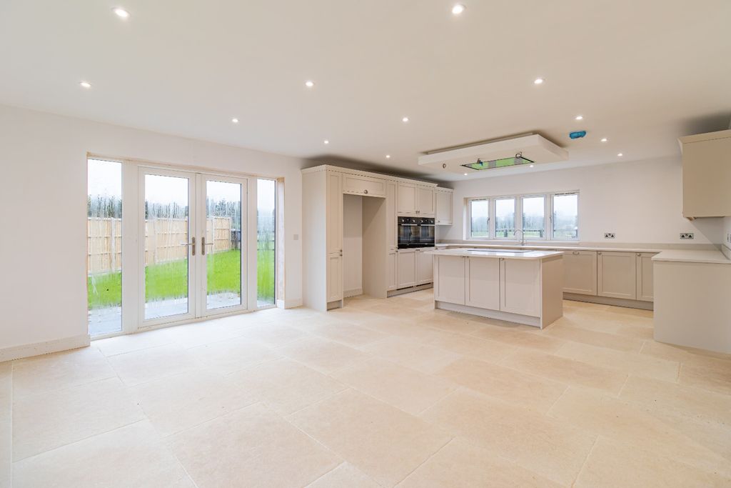 Property photo 3 of 30 4561596