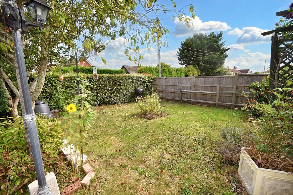Property photo 2 of 22 Front Garden