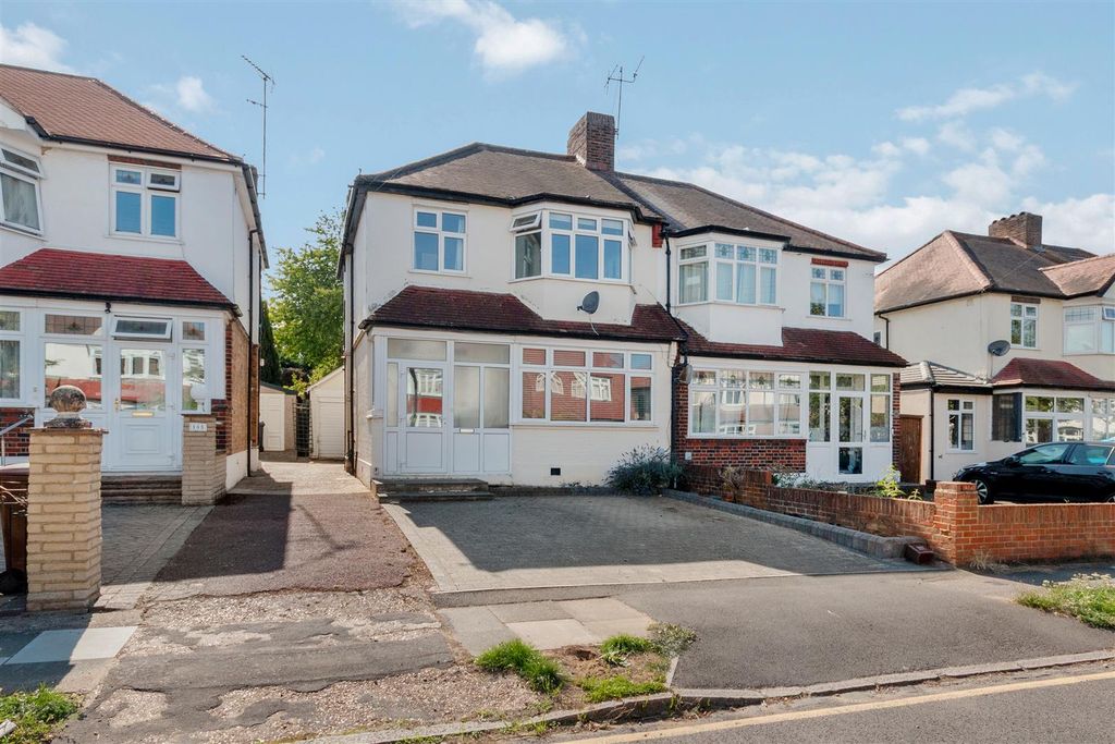 Property photo 1 of 12 Maycross Avenue