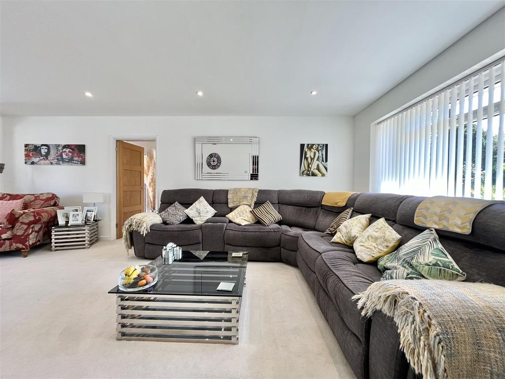 Property photo 2 of 26