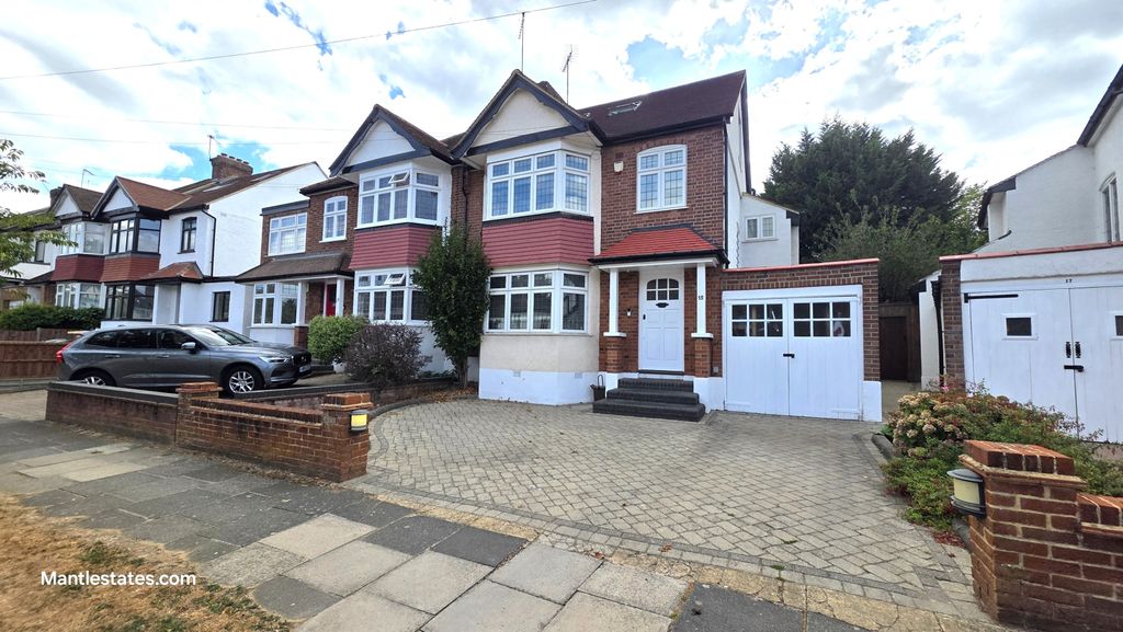 Property photo 1 of 28 4 Bedroom Semi Detached House