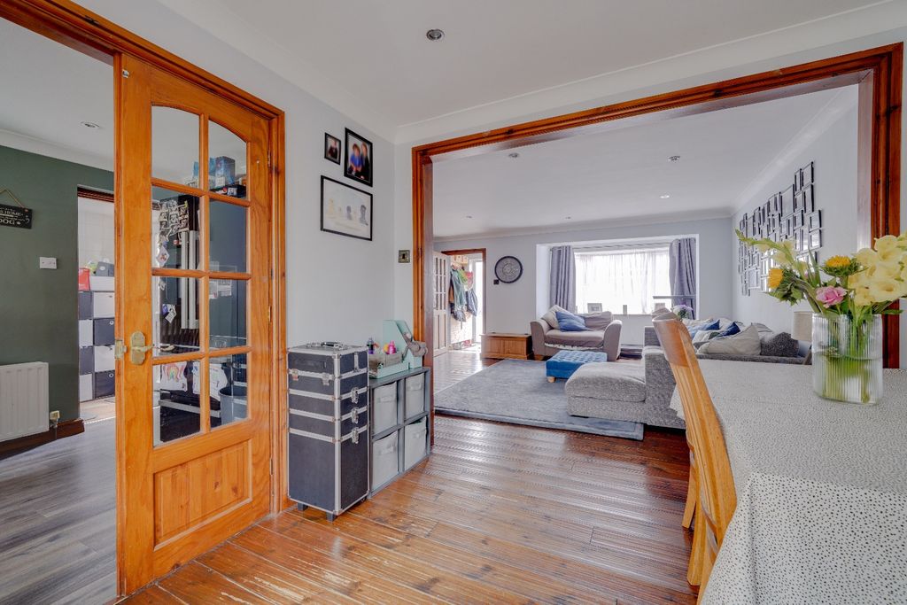 Property photo 3 of 15 4548974