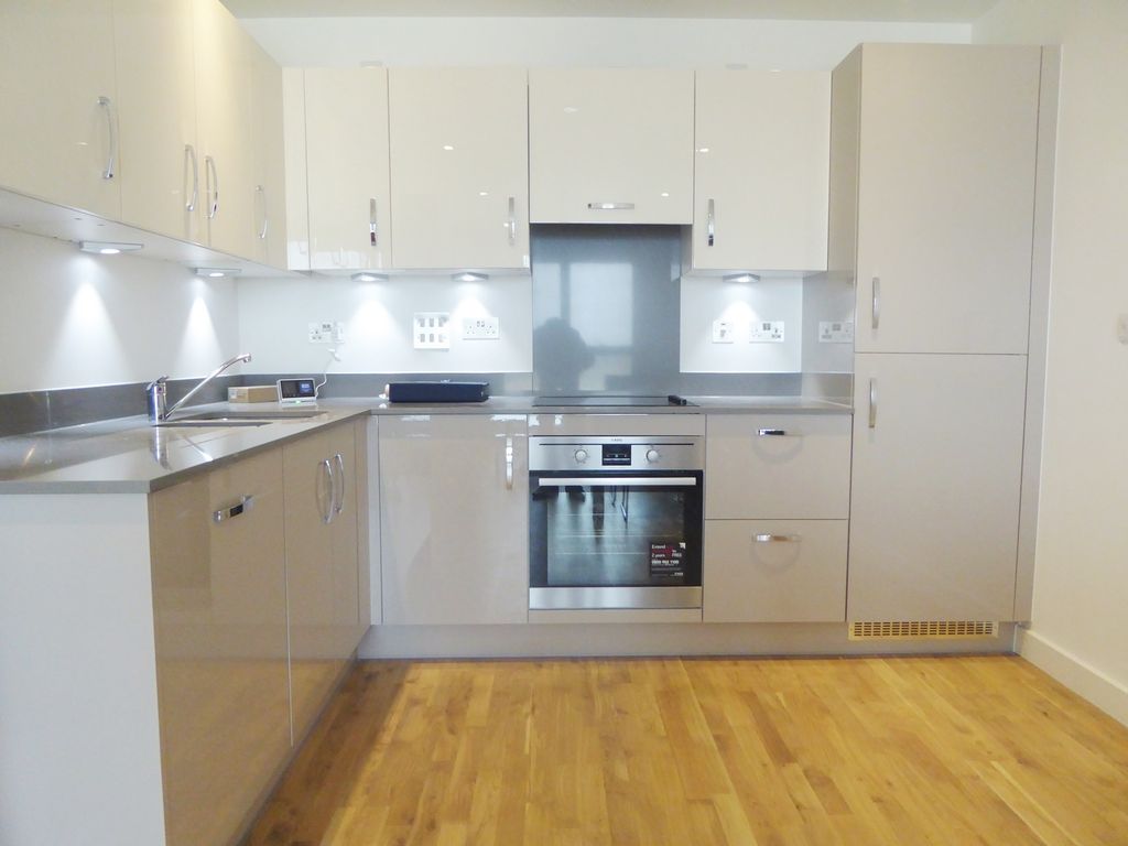 Property photo 3 of 8 Kitchen