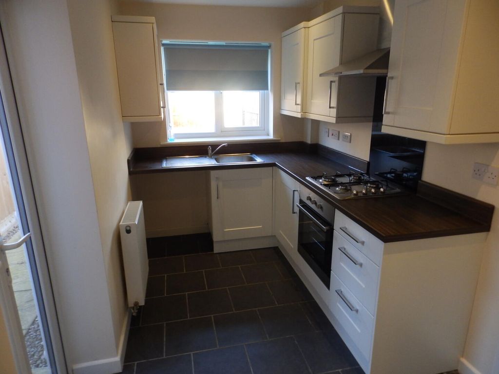Property photo 3 of 8 Kitchen