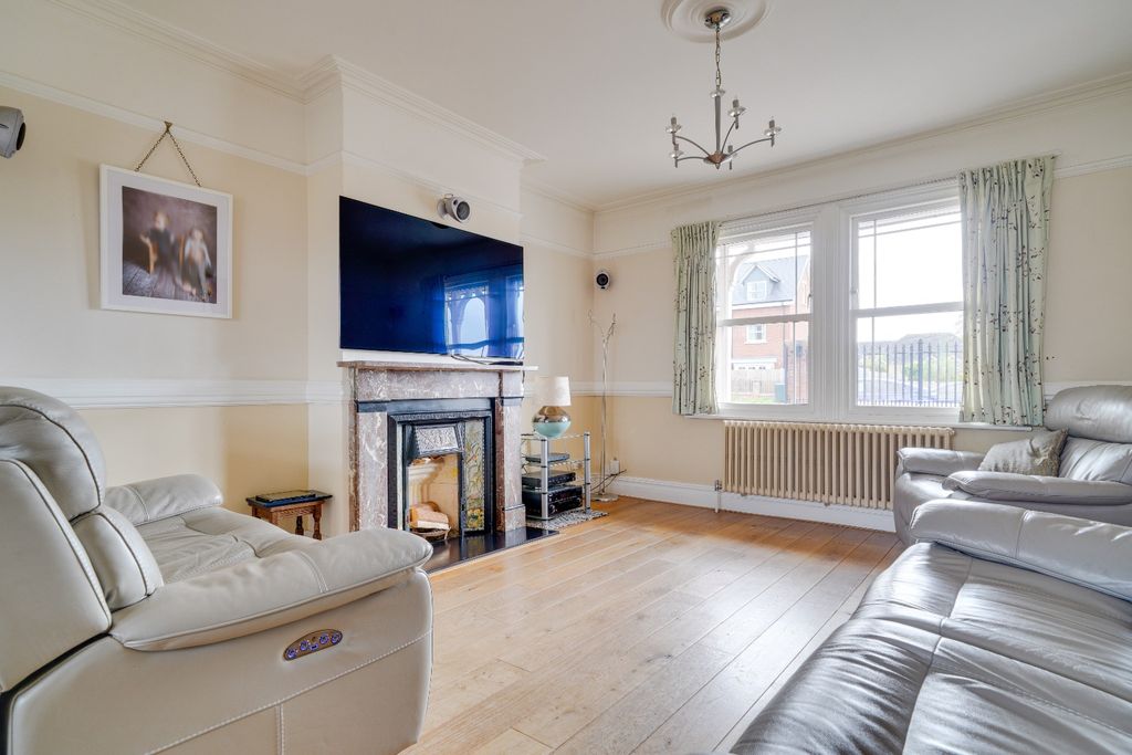 Property photo 2 of 30 3232385