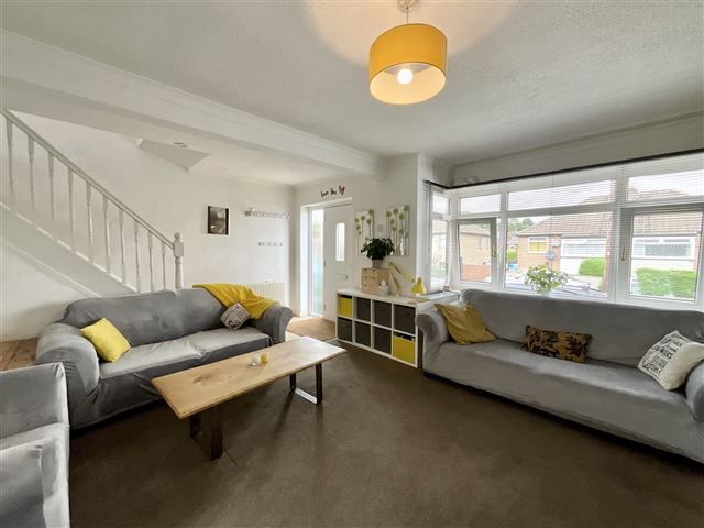 Property photo 3 of 19 Lounge